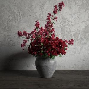 红色的蔷薇花瓶花卉