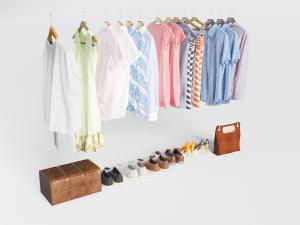 现代挂在衣撑上的衣服鞋子